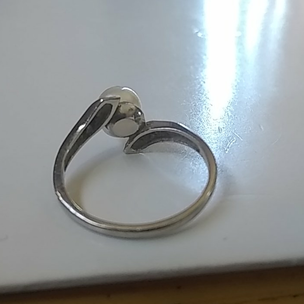 10k white gold bypass pearl ring - Picture 5 of 7